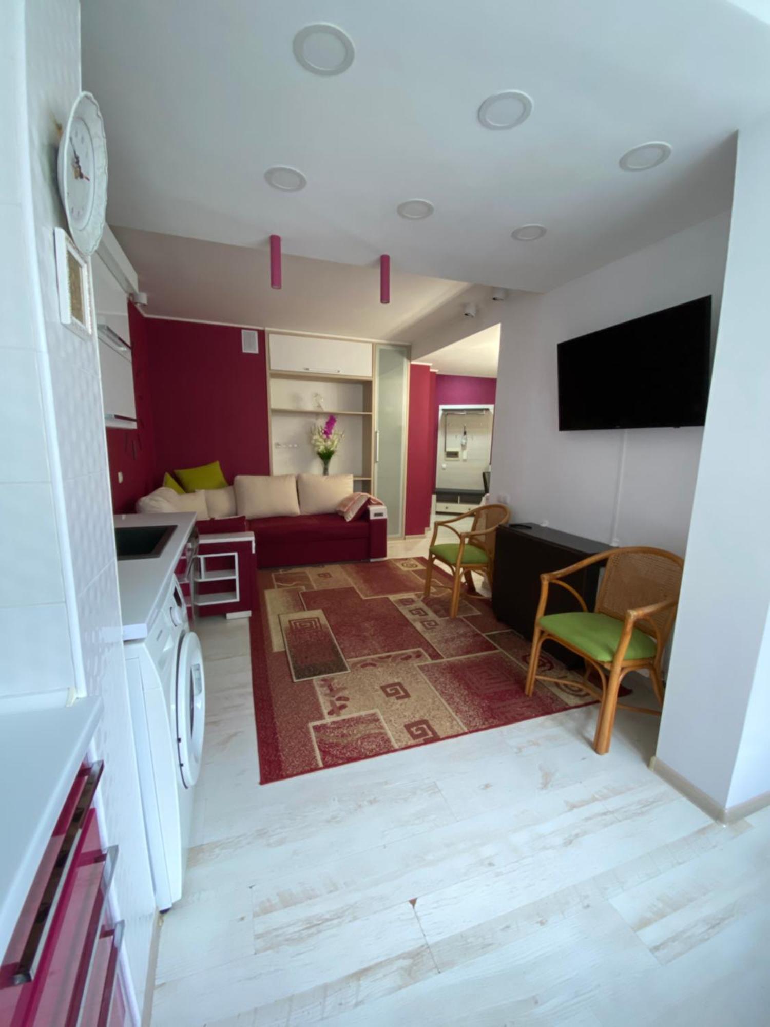 Apartment Magenta